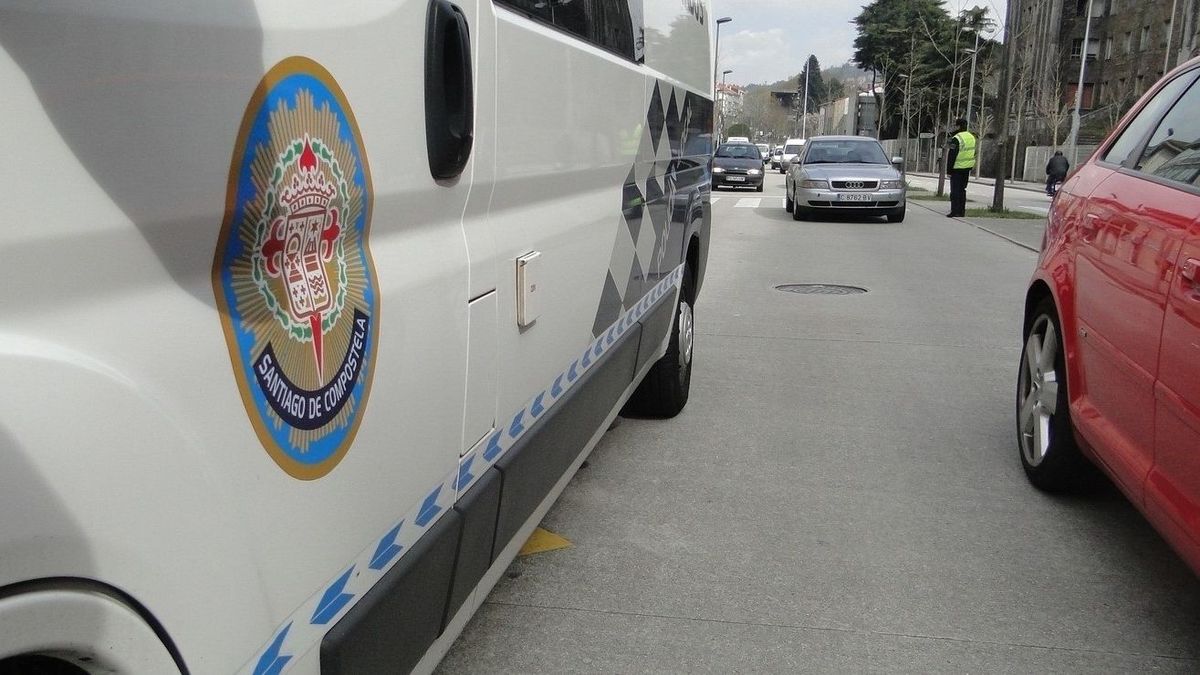 Vehículo de la Policía Local de Santiago, empleado para detener al conductor ebrio