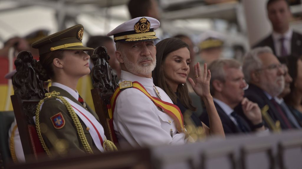 La princesa Leonor y los reyes Felipe VI y Letizia el 16 de julio de 2024 en la Escuela Naval de Marín.