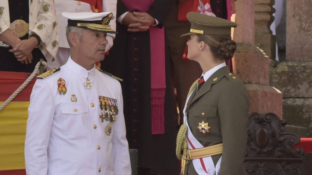 Pedro Cardona y la princesa Leonor el 16 de julio de 2024 en la Escuela Naval de Marín.