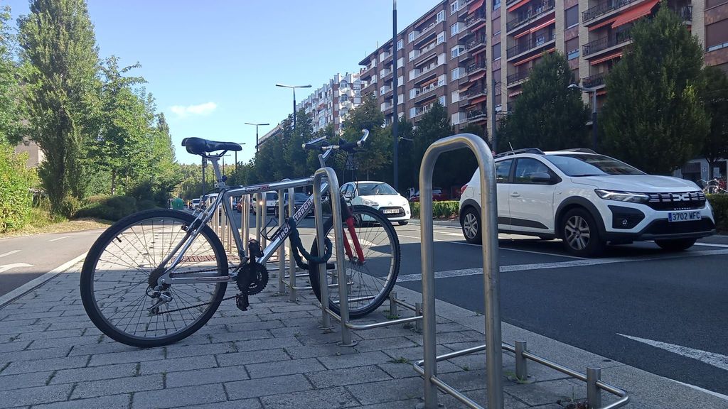 Tráfico en una de las principales avenidas de Vitoria-Gasteiz