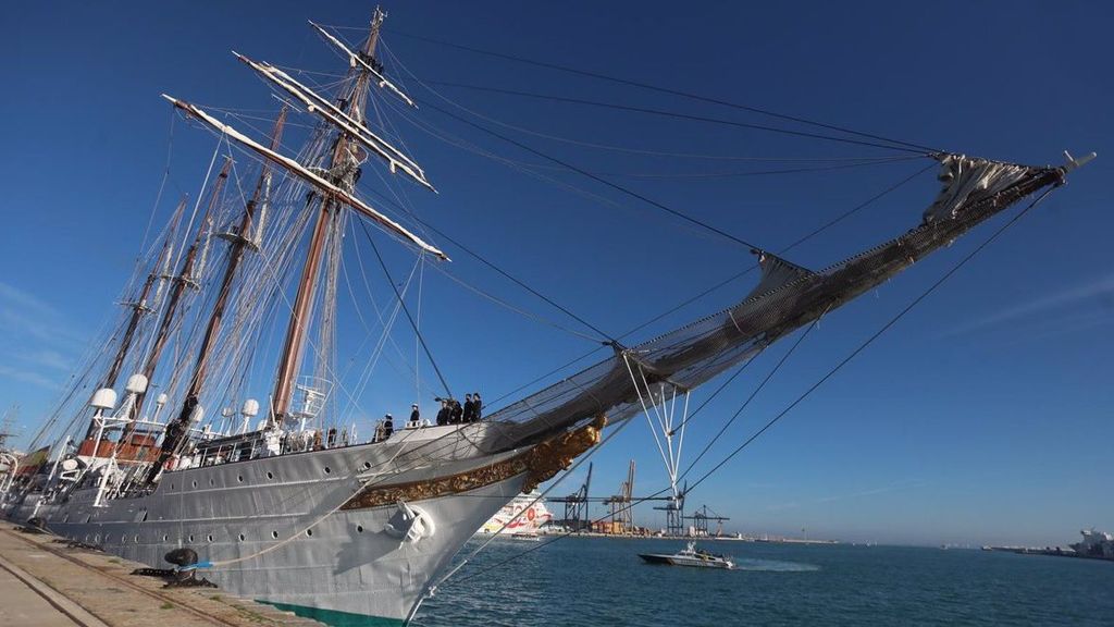 El buque “Juan Sebastián de Elcano”