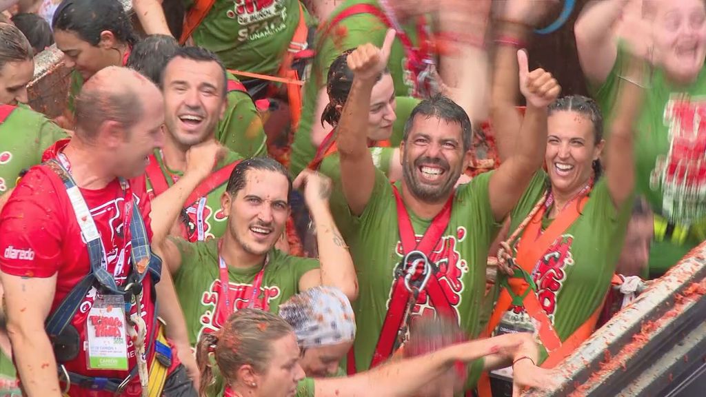 El president de la Generlitat valenciana, Carlos Mazón, participa en la Tomatina de Buñol