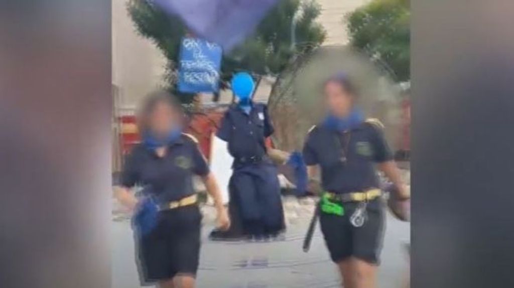 Polémica en Cataluña por un taller enseña a lanzar cócteles molotov a la Policía