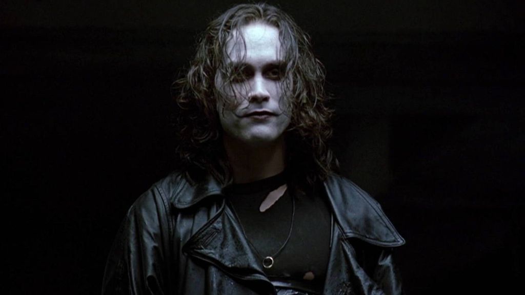 Brandon Lee como Eric Draven, el protagonista de ‘El cuervo’.