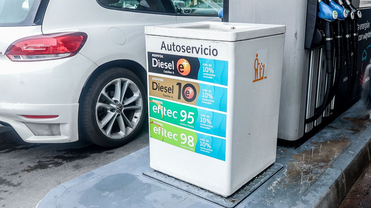 La bajada de los combustibles está ayudando a moderar la subida de los precios en agosto