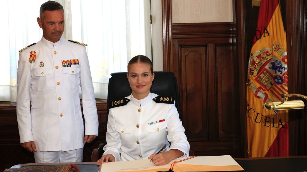 La princesa de Asturias, Leonor de Borbón y Ortiz, se ha incorporado este jueves como guardiamarina de primero en la Escuela Naval de Marín