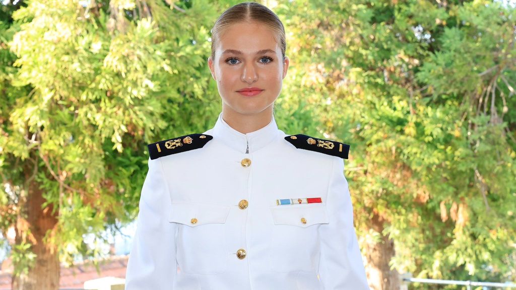 La princesa Leonor estrena el uniforme blanco de guardamarina