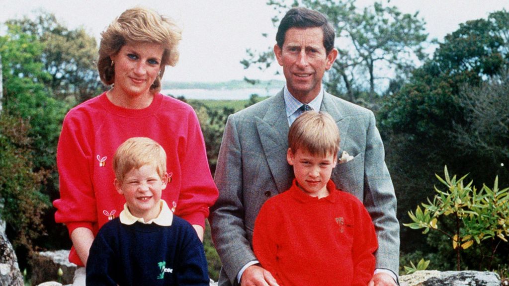 Lady Di, Carlos III y sus hijos, Harry y Guillermo, en una imagen de archivo.