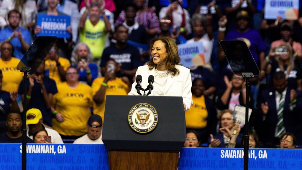 Kamala Harris defiende sus cambios de opinión y se muestra tensa en su primera entrevista en los medios