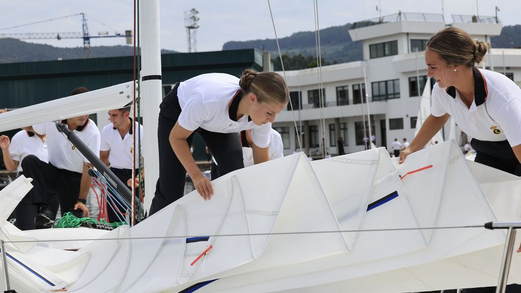 La princesa Leonor realiza su primera salida a la mar en instrucción en la Escuela Naval Militar de Marín.