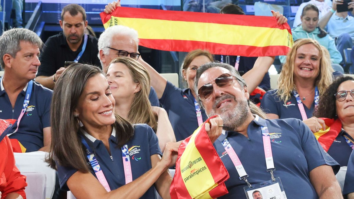 La reina Letizia apoya en París a la selección española de baloncesto en silla de ruedas