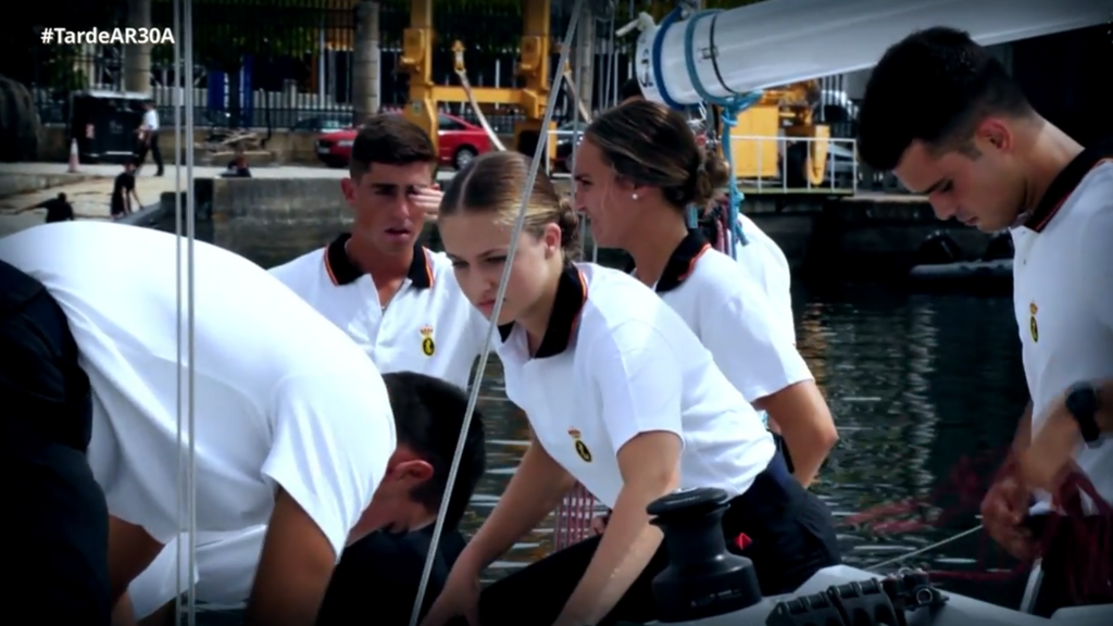 Leonor de Borbón embarcando