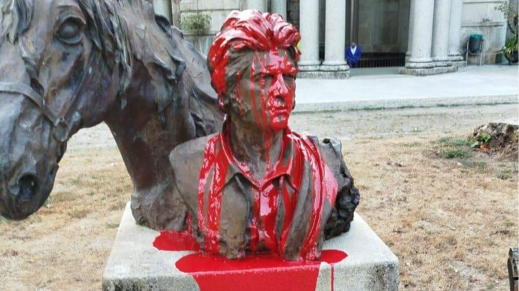 Vandalizan el busto del actor Sancho Gracia tras conocerse la sentencia de su nieto Daniel Sancho