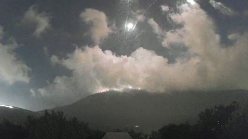 Aluvión de cohetes disparados desde Líbano hacia el norte de Israel durante la noche