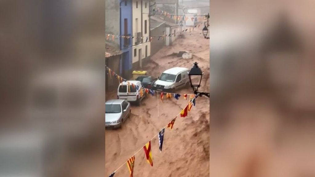 Inundaciones en gran parte de España: las fuertes lluvias dejan calles anegadas desde Zaragoza a La Rioja