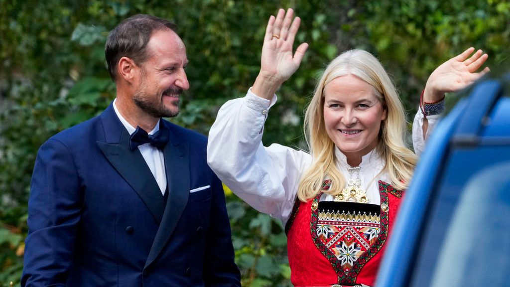 Mette Marit y Hakoon de Noruega en la boda de Marta Luisa