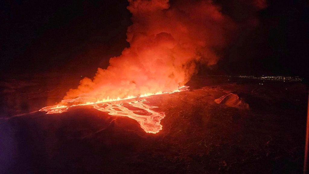 Nueva erupción volcánica en Islandia obliga a evacuar a los residentes de Grindavik