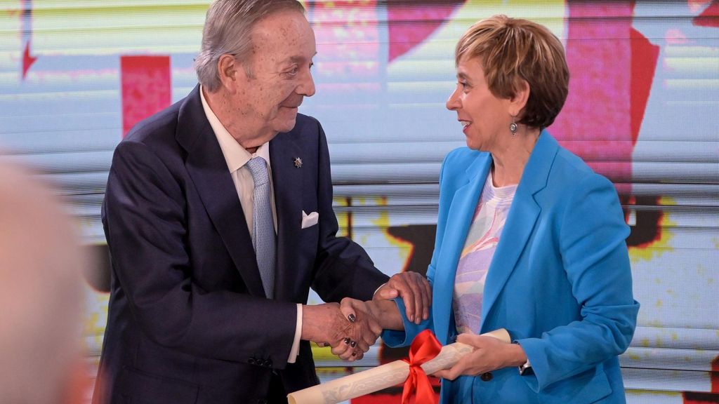 Archivo - El presidente de La Voz de Galicia, Santiago Rey Fernández-Latorre en la entrega de uno de los  premios Fernández-Latorre