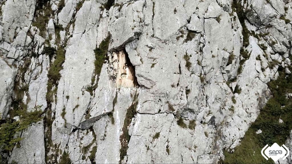 Muere un montañero y una mujer resulta herida por una avalancha en la Canal del Texu, en Cabrales, Asturias