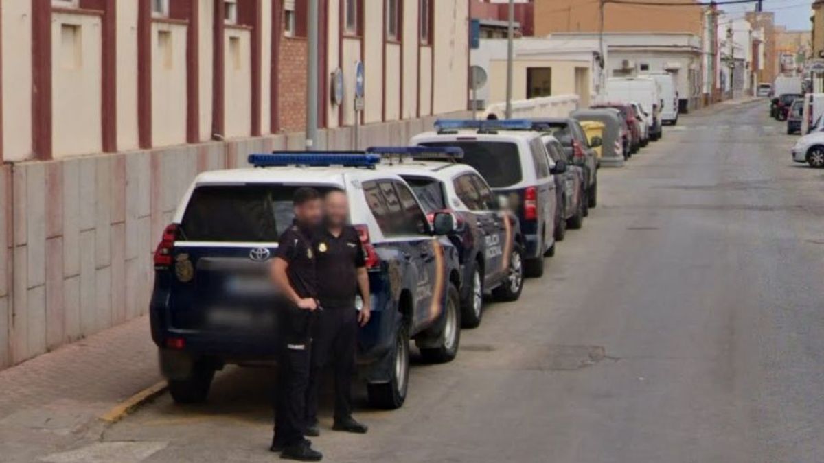 Agentes de la Policía Nacional en La Línea, Cádiz