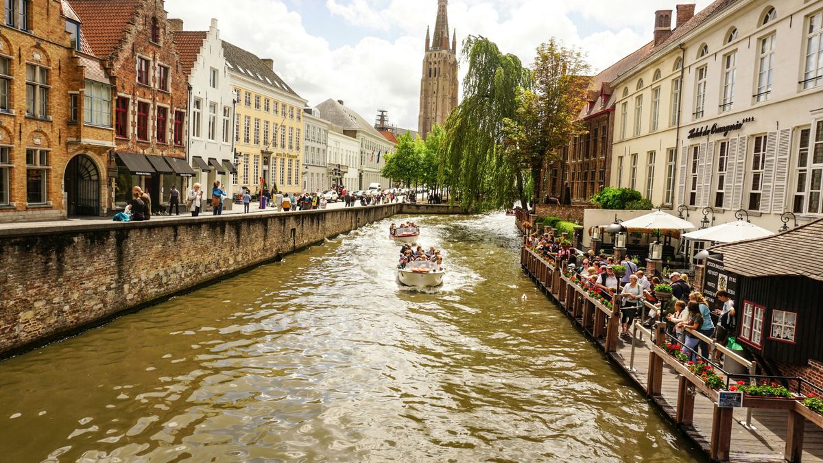 brujas ciudades con canales unsplash