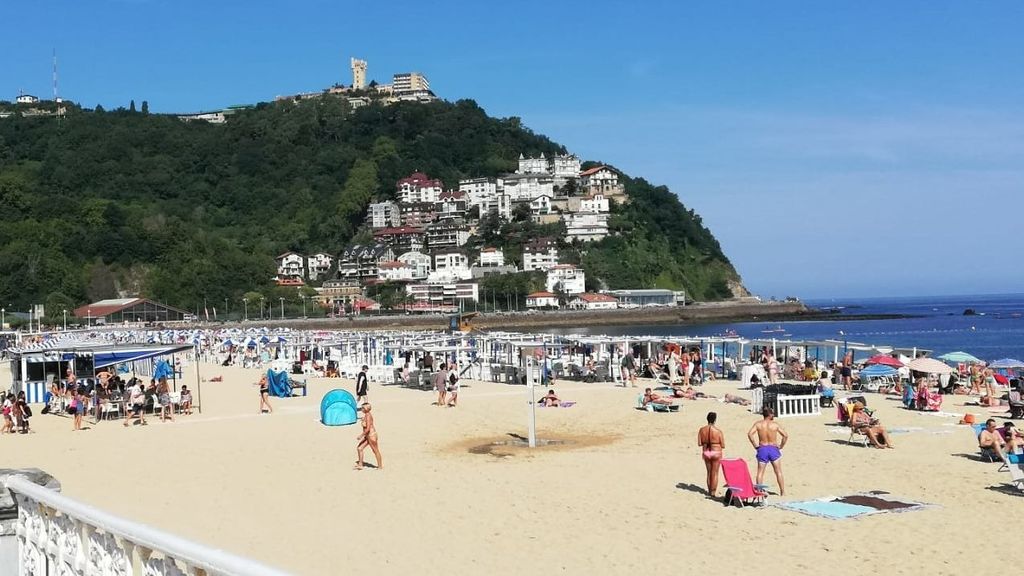 Detectada una mancha de gasoil en la playa de Ondarreta, en San Sebastián