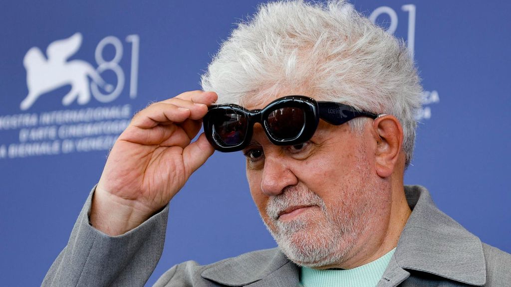 Pedro Almodóvar desembarca en la Mostra de Venecia con 'La habitación de al lado'