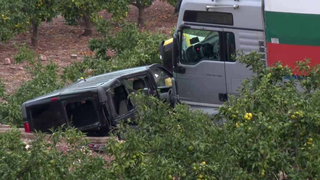 Tres temporeros muertos y cuatro heridos tras ser arrollados por un camión sin frenos en Benifairó de Les Valls, en Valencia