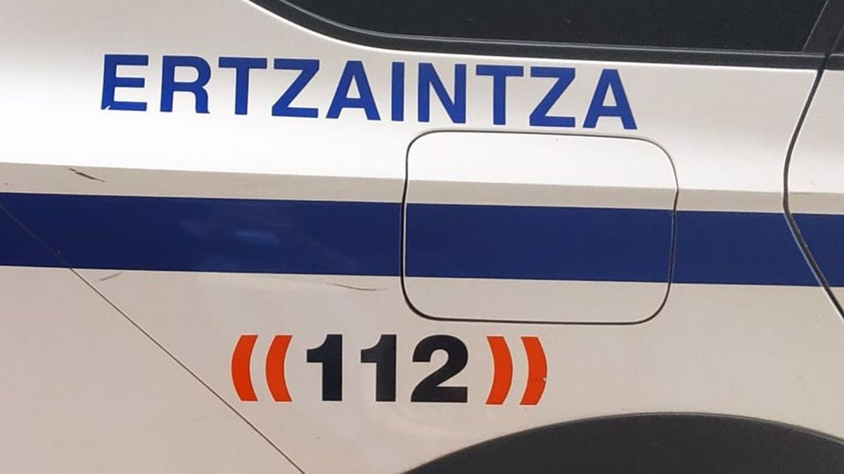 Coche logotipo Ertzaintza