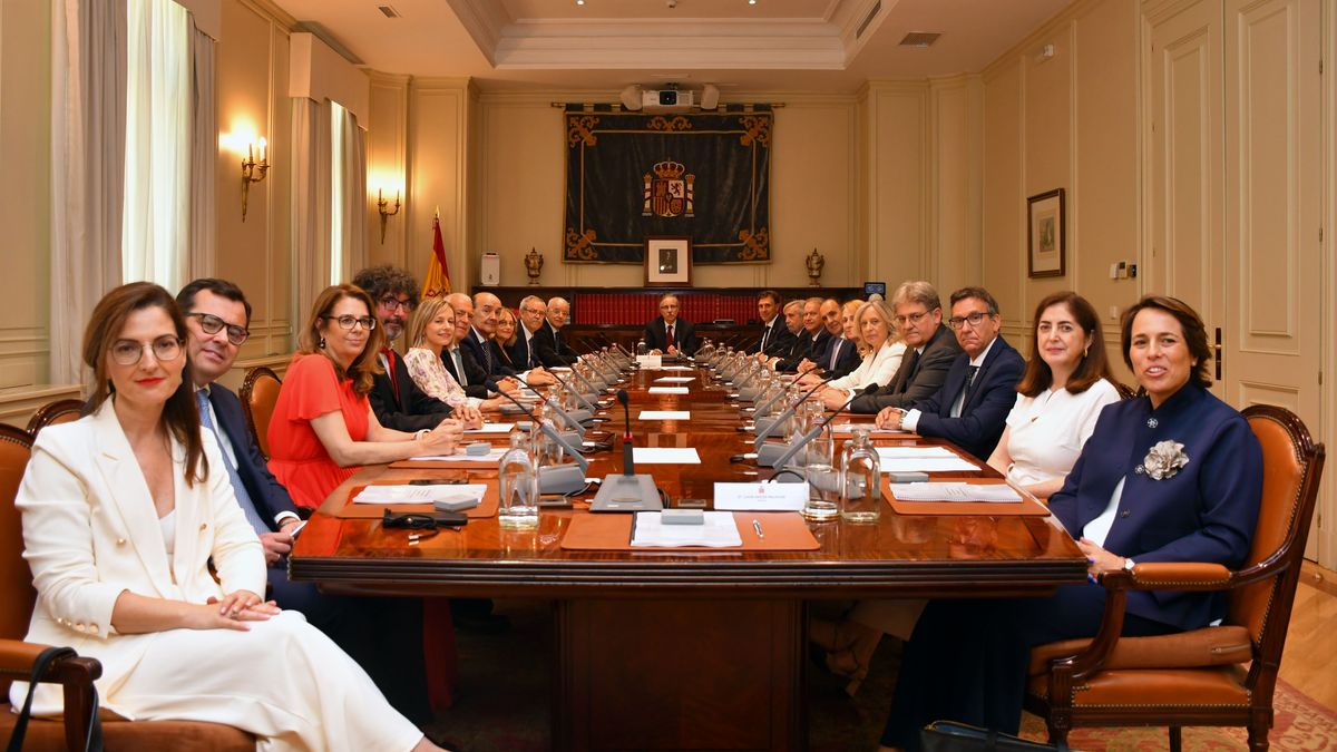 Los nuevo veinte vocales durante el primer pleno del octavo mandato del Consejo General del Poder Judicial