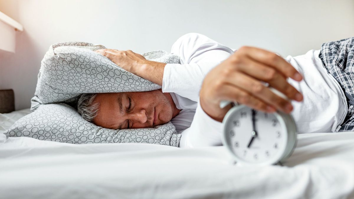 Posponer cinco minutos la alarma del despertador es bueno para tu salud