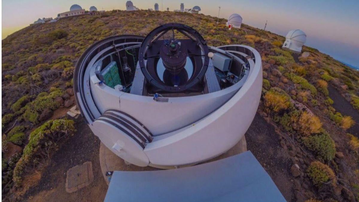 Telescopio en el observatorio del Teide