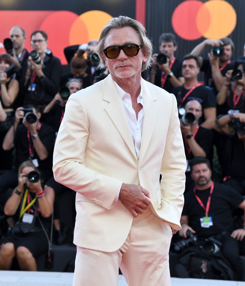 Posado de Daniel Craig en la alfombra roja del Festival de Venecia