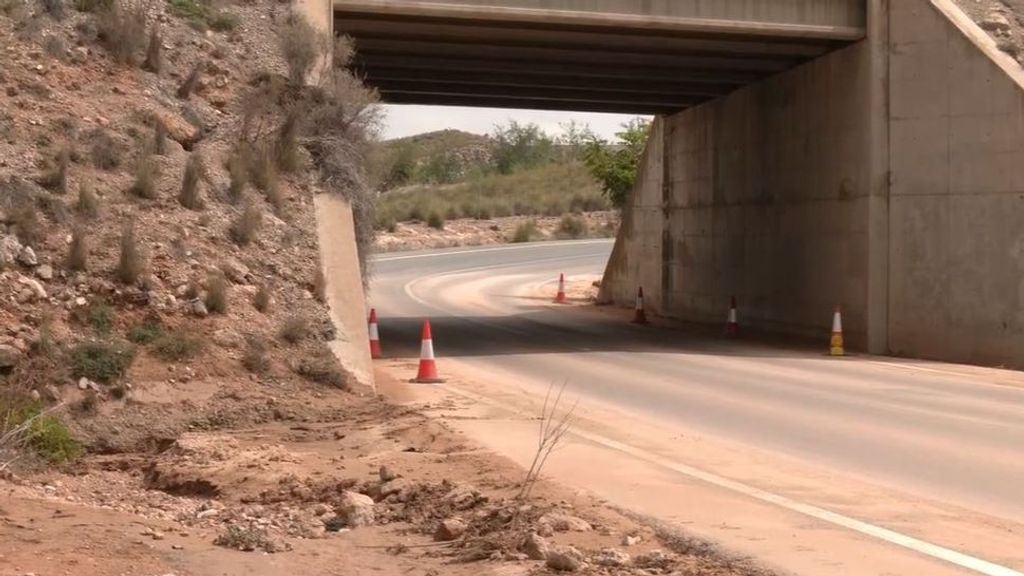 Angustioso rescate de una conductora durante las inundaciones en Hellín, Albacete