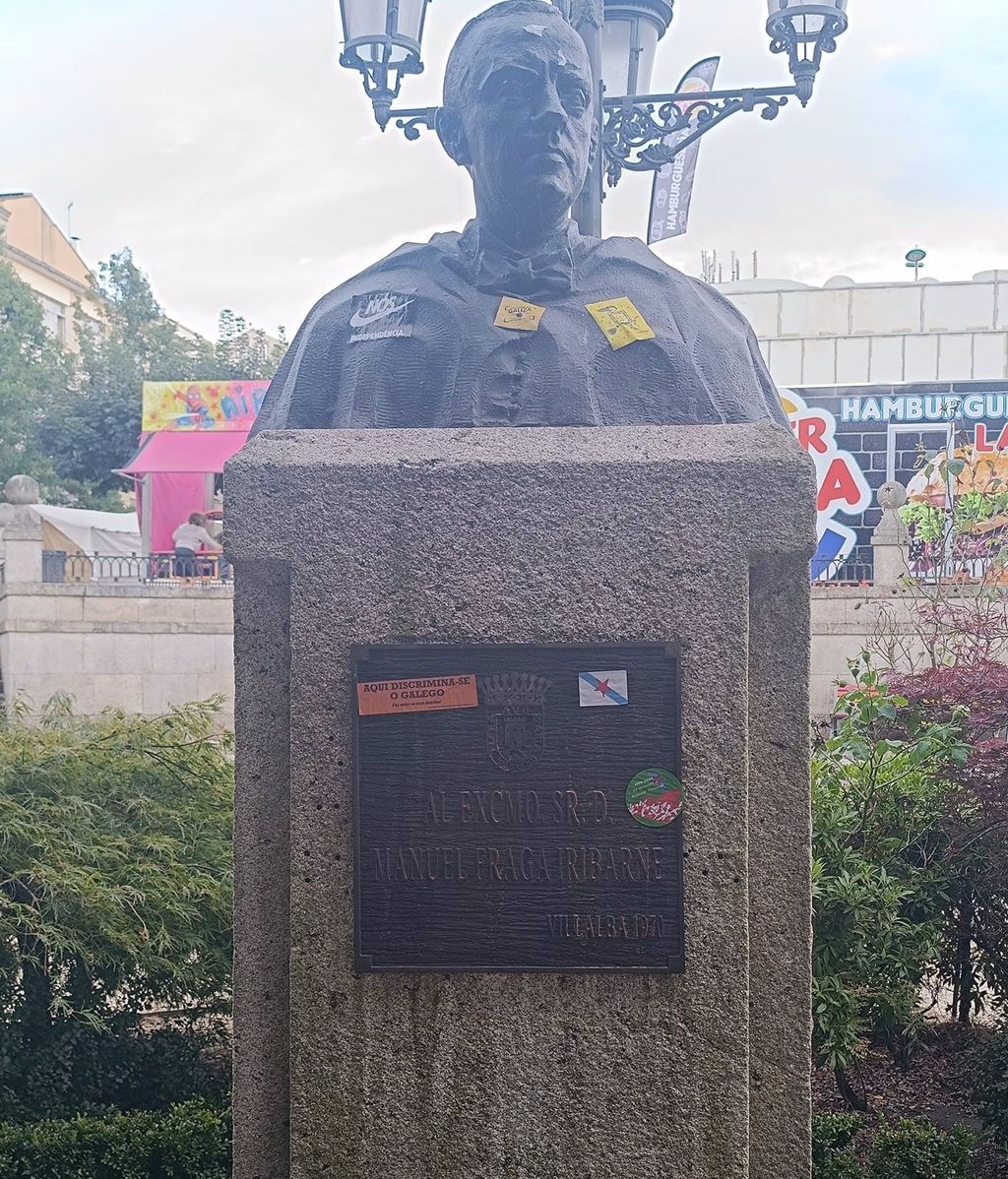 Busto vandalizado de Manuel Fraga, en Vilalba