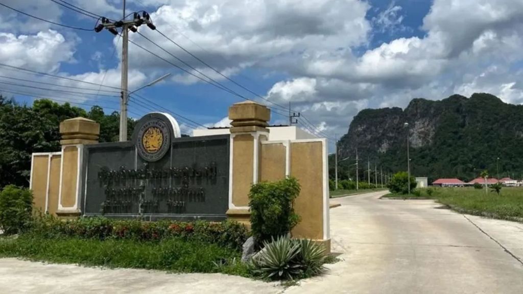 exteriores de la prision tailandesa de surat thani cb2e