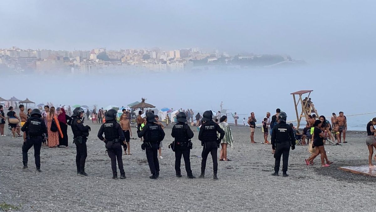 Llegada de migrantes a la playa del Tarajal en Ceuta en una imagen de archivo