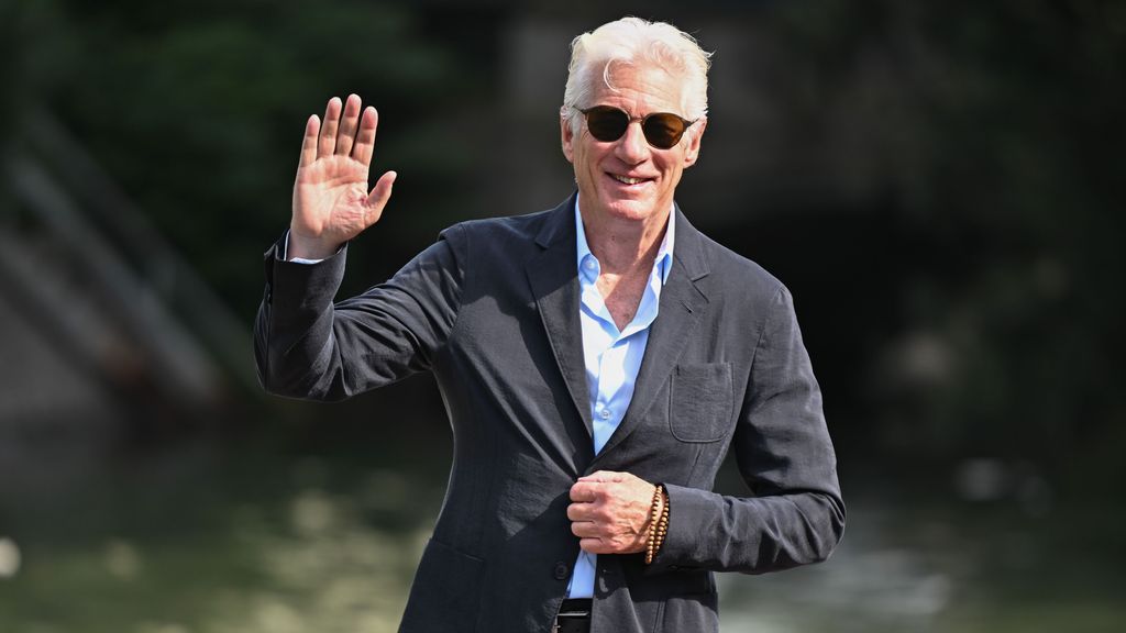 Richard Gere, 75 años, la mitad de ellos con el pelo blanco.