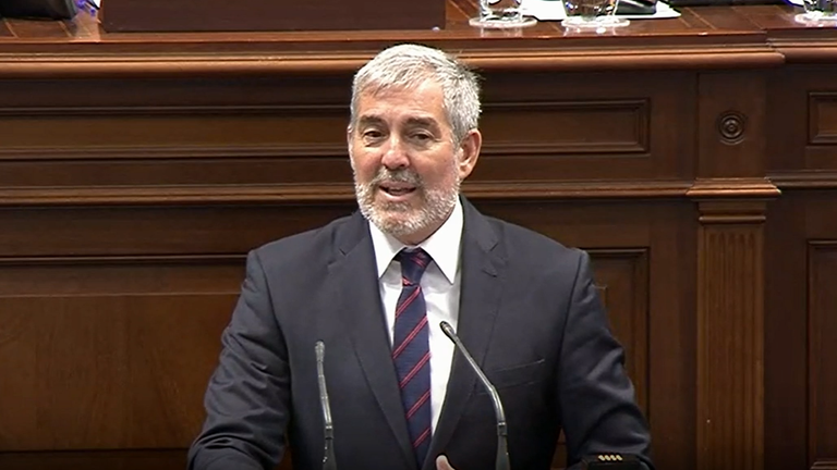 El presidente canario acusa al Gobierno de "mirar para otro lado" con ...