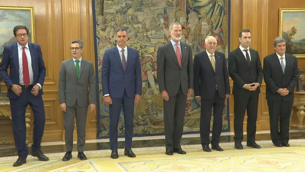 Óscar López y Escrivá prometen sus nuevos cargos ante el rey en el Palacio de la Zarzuela