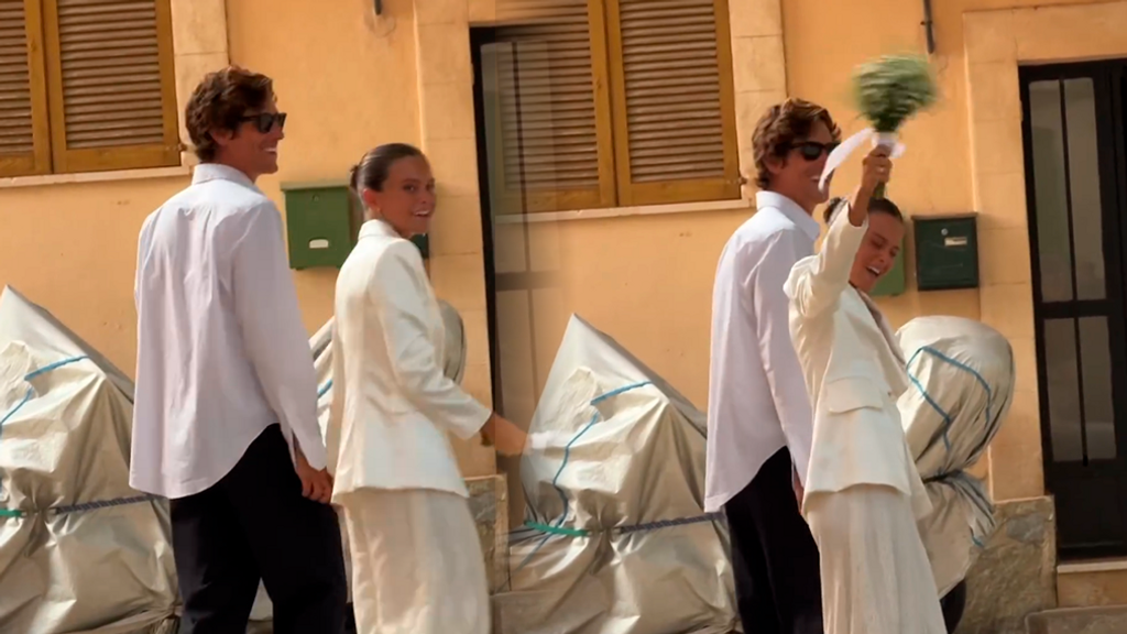 Primeras imágenes de la ceremonia religiosa de Nacho Aragón y Bea Gimeno, en vídeo (Fotomontaje con imágenes de Instagram: @begimeno)