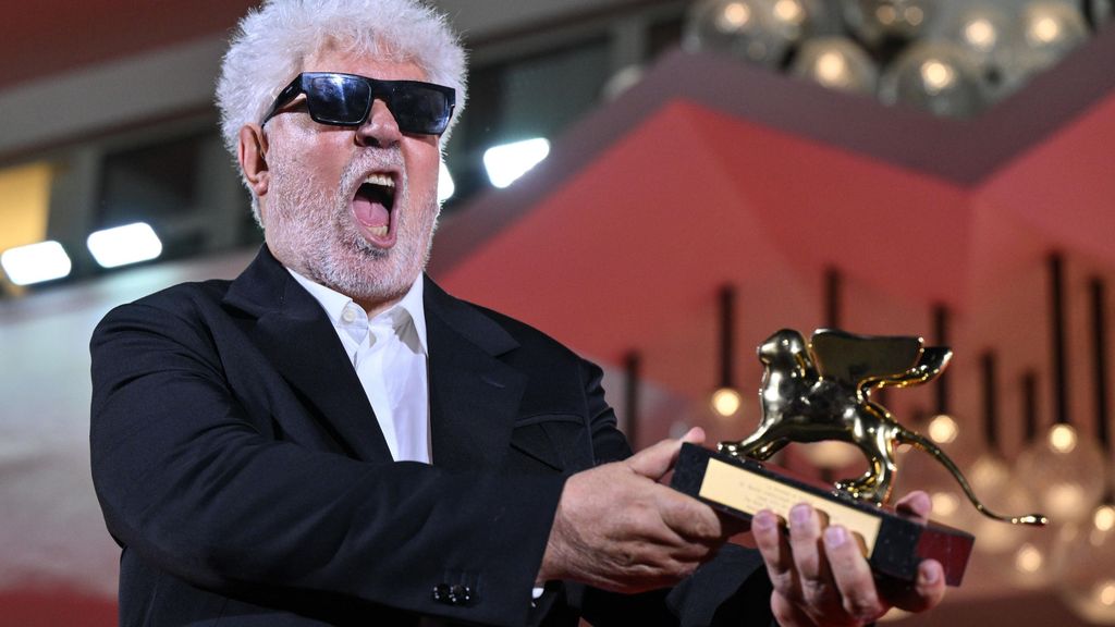 Almodóvar triunfa en Venecia