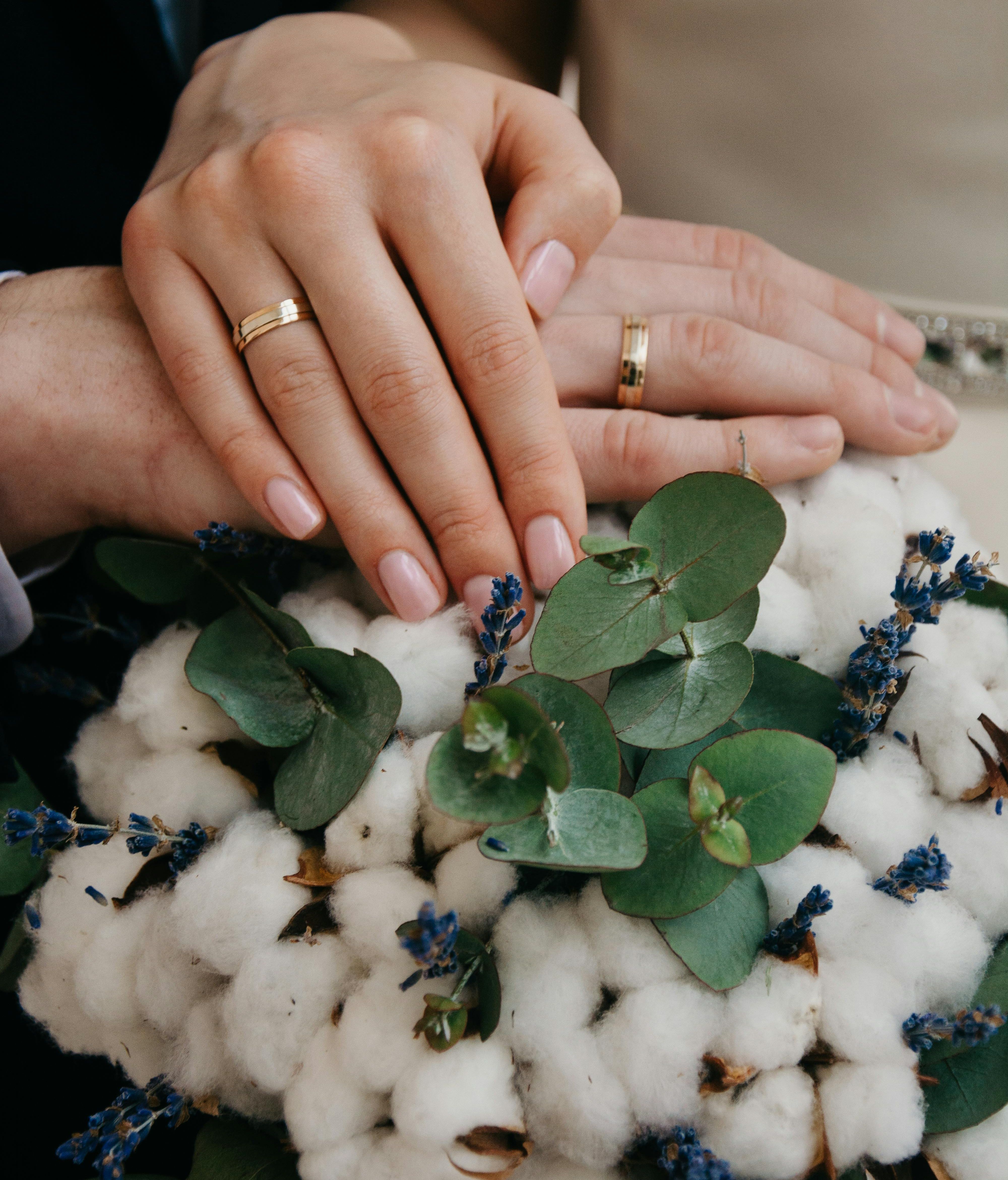 El papel simboliza la fragilidad del primer año de casados. FUENTE: Pexels
