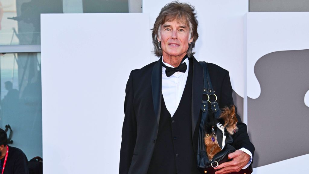 Festival de Venecia: el perro del actor Ronn Moss, el protagonista de la alfombra roja