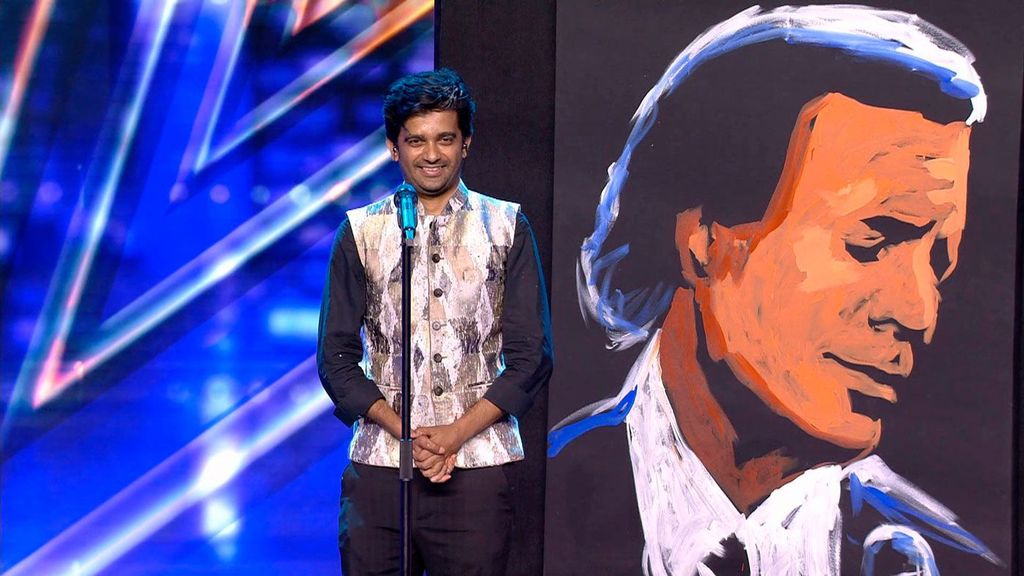 Julio Iglesias "se cuela" en 'Got talent' a través del arte de Vilas Nayak: "Me encanta el tío Julio" Got Talent Temporada 10 Top Vídeos 10