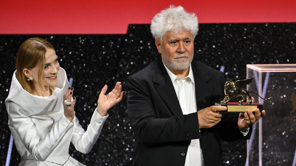 'La habitación de al lado' de Pedro Almodóvar gana el León de Oro en el Festival de Venecia