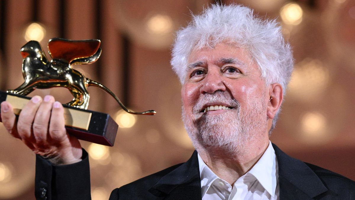 Pedro Almodóvar, "felicísimo" tras ganar el León de Oro en el Festival de Venecia