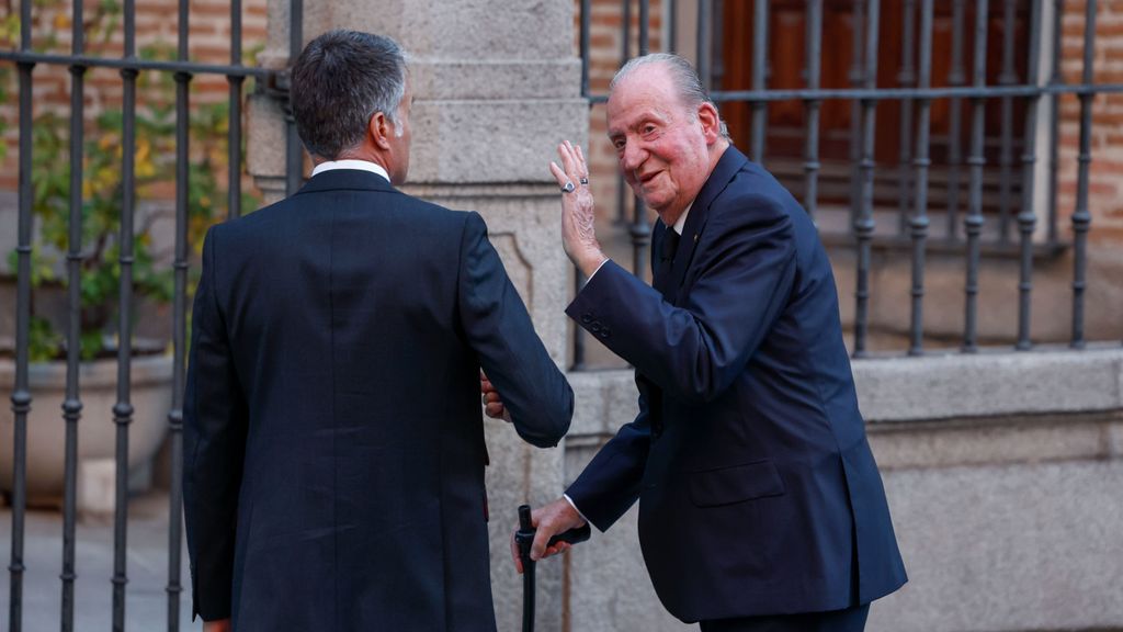 El rey emérito Juan Carlos a su llegada al funeral de Juan Gómez-Acebo