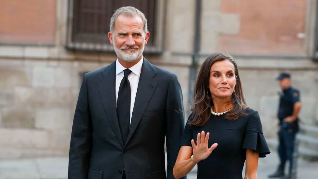 El rey Felipe VI y la reina Letizia en el fuenral de Juan Gómez-Acebo