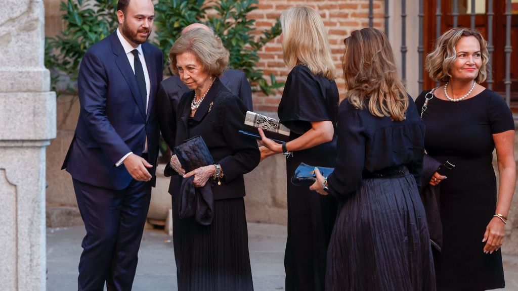 La reina emerita Sofia a su llegada al funeral de Juan Gómez-Acebo